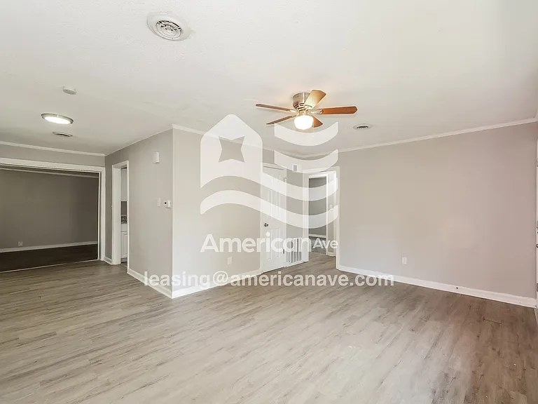 1458538_003_living_room_14095647.jpg