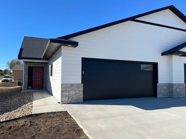 2907 Jenny Cir, Yankton, SD 57078