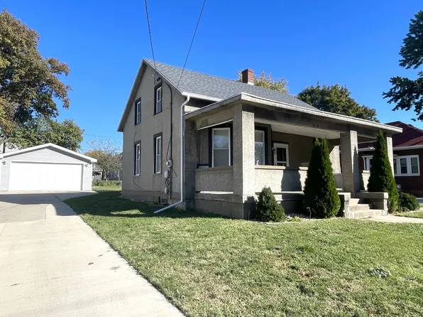 2215 3rd St, Peru, IL 61354