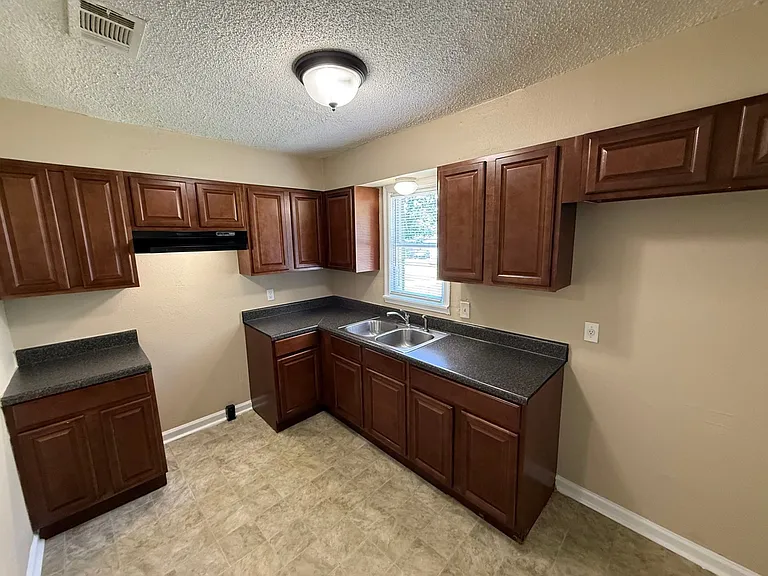 2242 Arlington Ave — Photo 7