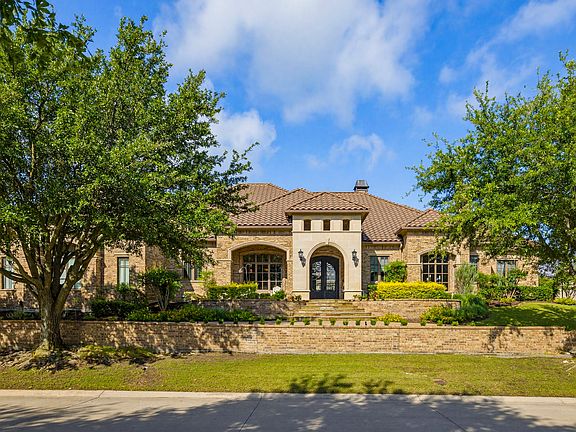 3rd image of 6705 Saucon Valley Dr