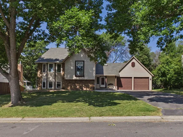 9137 Polaris Ln N, Maple Grove, MN 55369