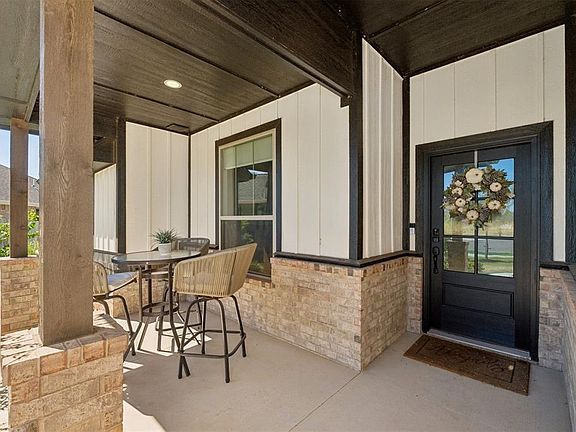 3rd image of 3405 Broadmoore Dr