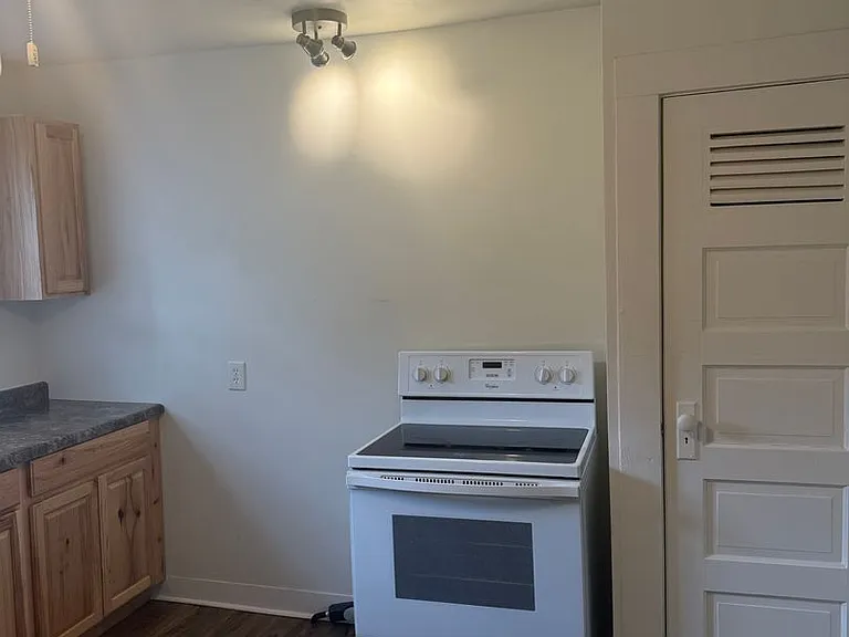 1357 S Florence Ave — Photo 8