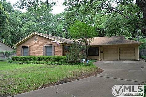 1st image of 809 Tanglewood Dr E