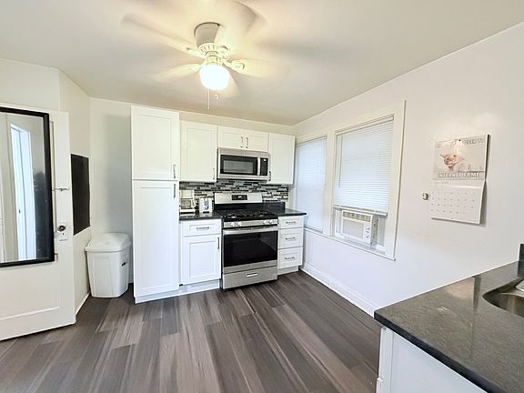 4th image of 2118 W 18th St #1F