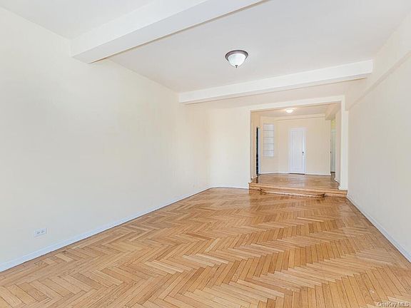 3rd image of 77 Park Ter E APT D76