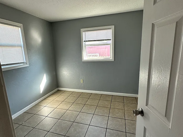 1501 SE 46th St — Photo 3