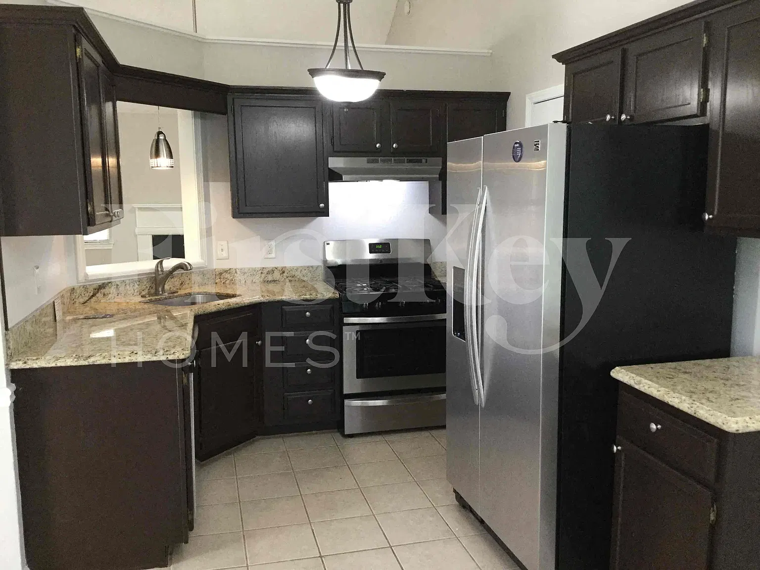 3 bed, 2.0 bath, 1204 sqft, $1,800 — Photo 3