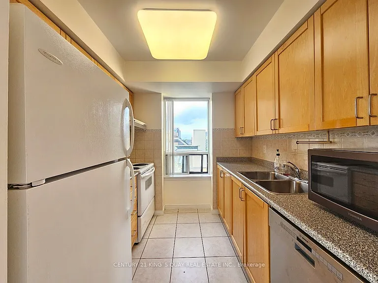 155 Beecroft Rd #706 — Photo 6