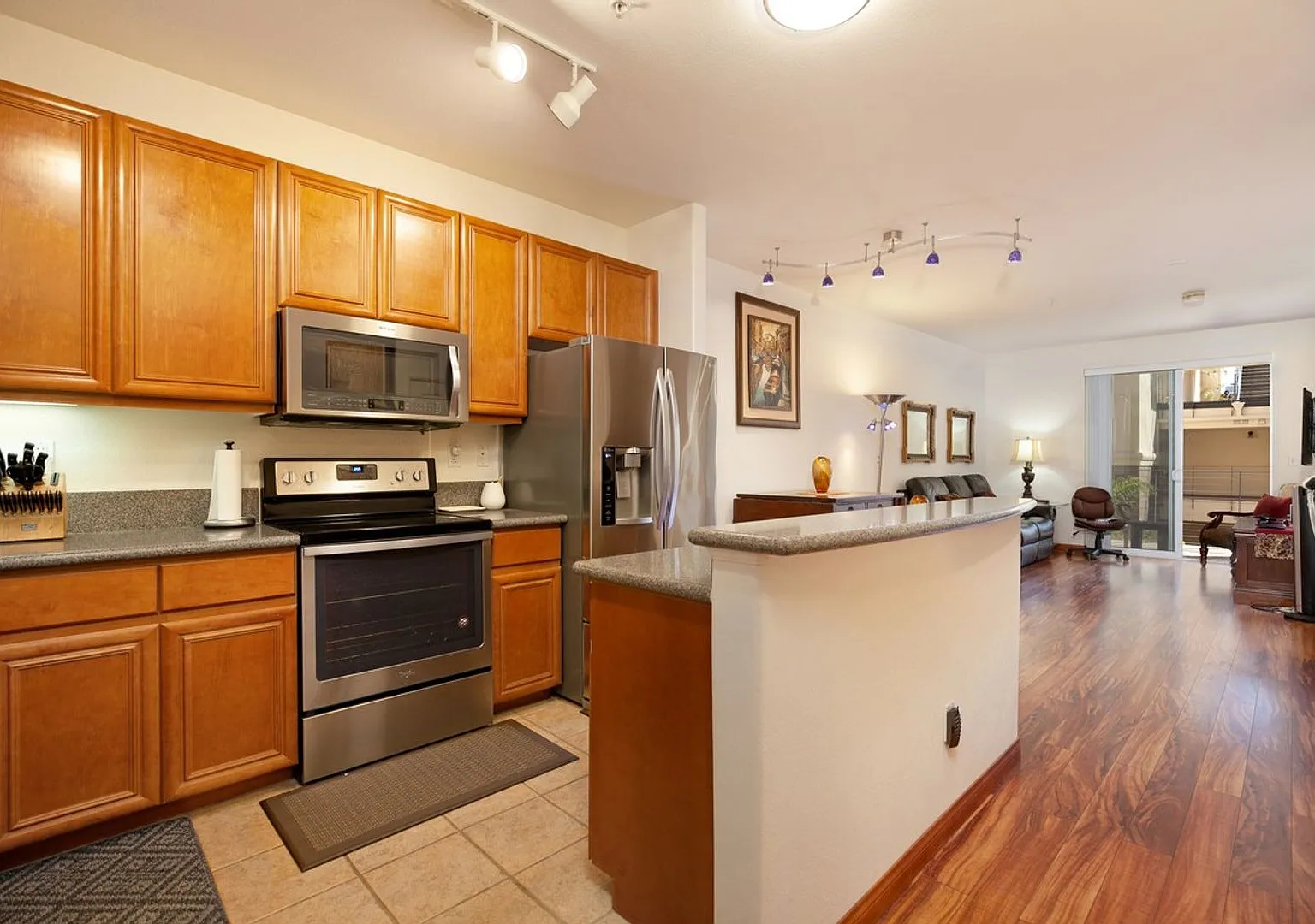 2 bedroom with flex office space near Convention Center Downtown! — Photo 1