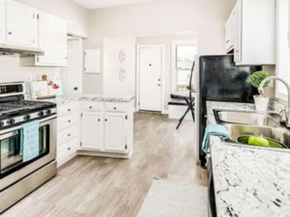 322 W 10th St