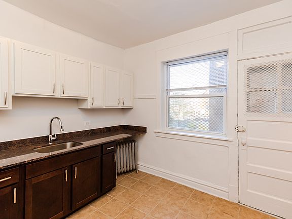 4th image of 4424 N Saint Louis Ave APT 1A