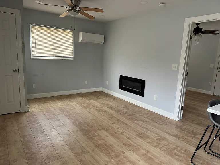 737 E Sycamore St — Photo 5