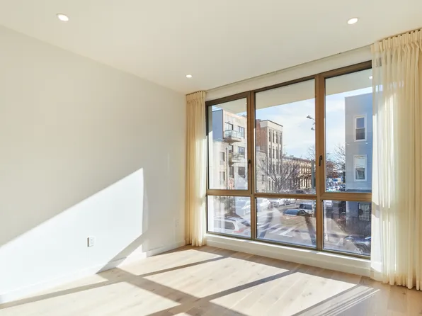 373 Palmetto Street image 3 of 12