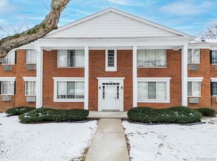 20886 Wildwood Dr APT 118, Harper Woods, MI 48225