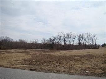 2nd image of 800 SE Willow Pl