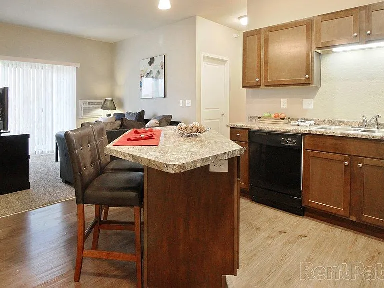Brookledge Apartments — Photo 8