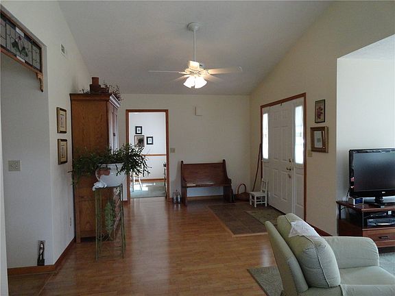 2nd image of 903 N Cedar Ct