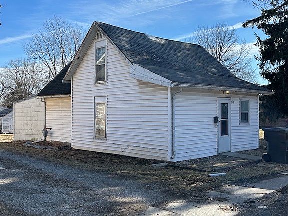 2nd image of 213 N Maple St