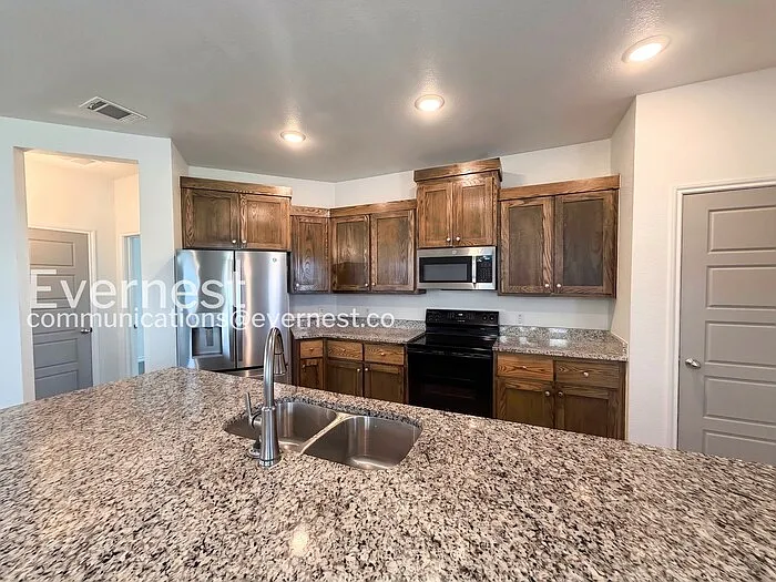 8511 Glade Dr — Photo 3