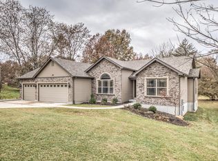 129 New Ballwin Rd, Ballwin, MO 63021