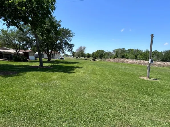 709 11th St, Palacios, TX 77465