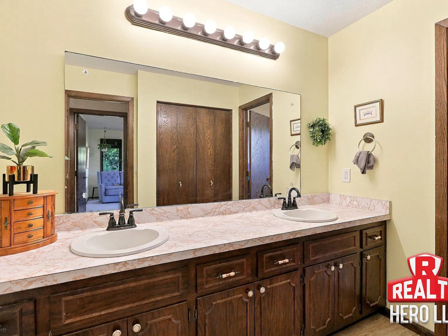 3 bed, 2200 sqft, $2,699 — Photo 4