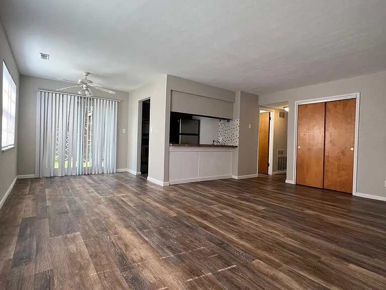 1123 Express Dr #3 — Photo 3