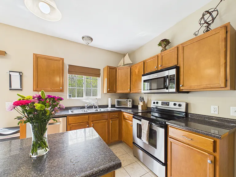 23 Beechwood Hollow St — Photo 24