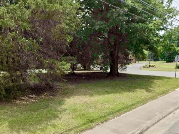 701 E Haggard Ave, Elon, NC 27244