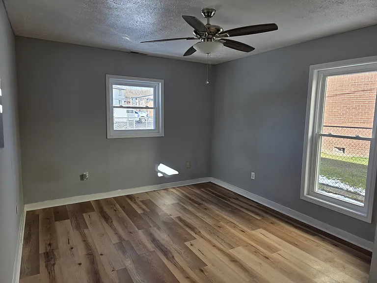 5260 Midway Dr — Photo 6