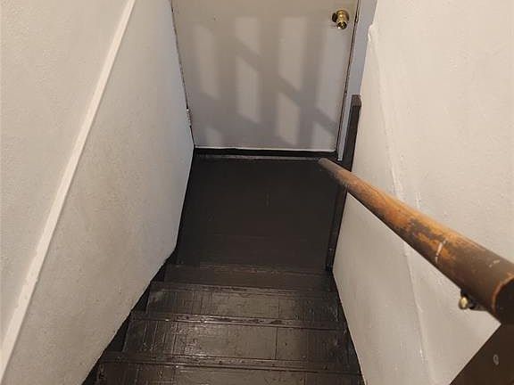 3rd image of 6033 Grimshaw Ave