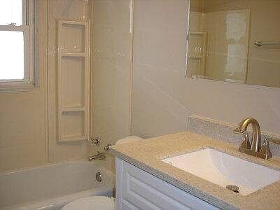 4th image of 914 N Main St APT 5
