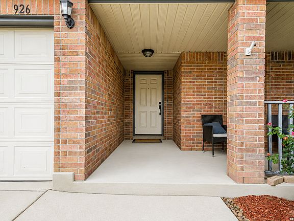 4th image of 926 Saxonhill Dr