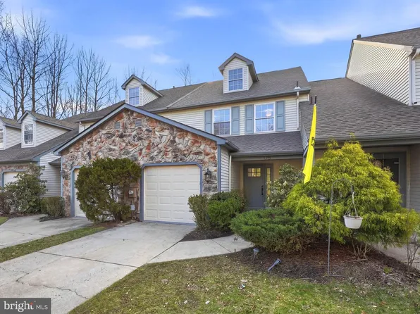 120 Wagonwheel Ct, Marlton, NJ 08053
