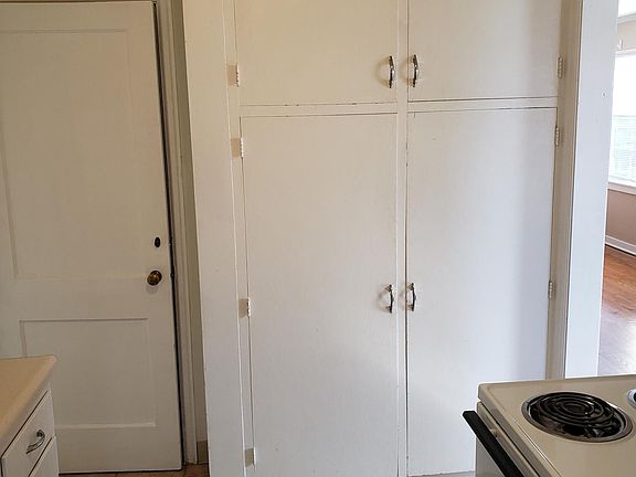 5th image of 1527 Dakota St