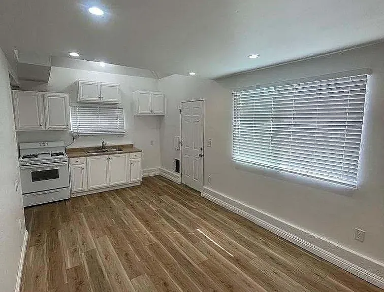 7103 Flight Ave — Photo 8