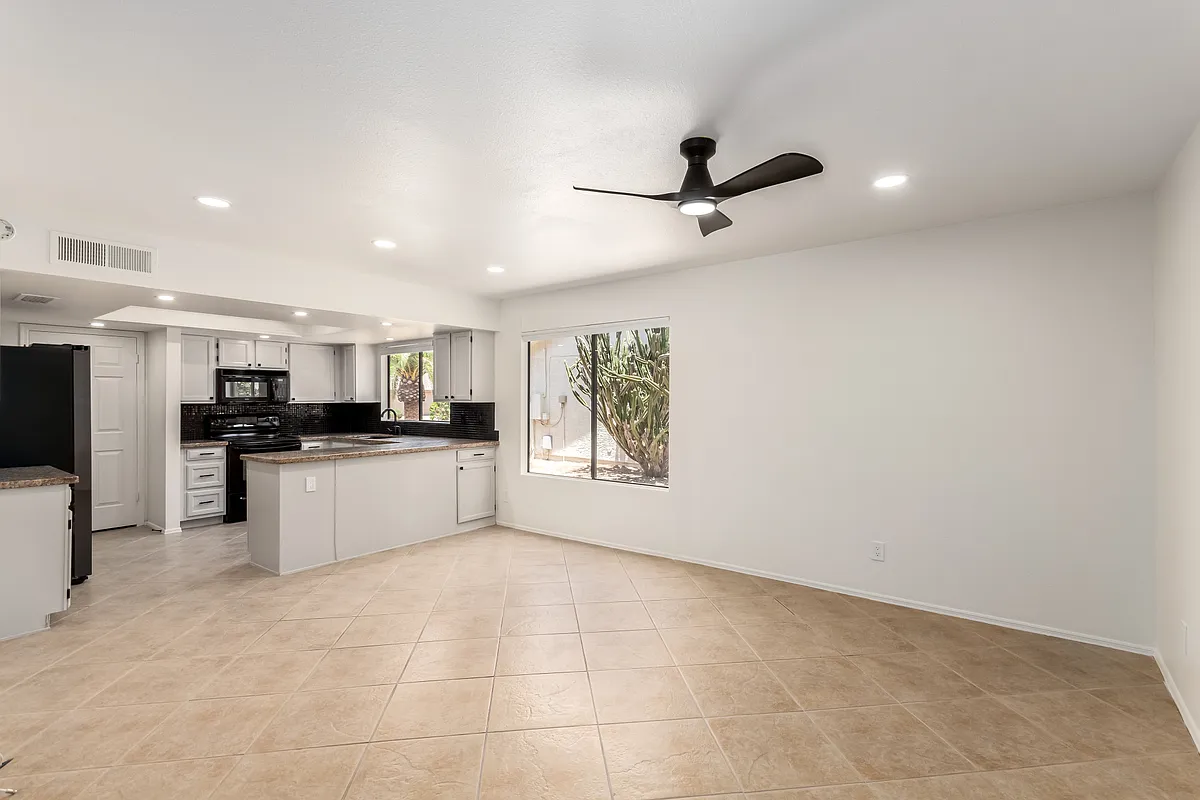 Building Photo - 9645 W Kimberly Way