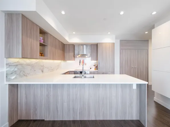 9887 Whalley Blvd #4105, Surrey, BC V3T 0P4