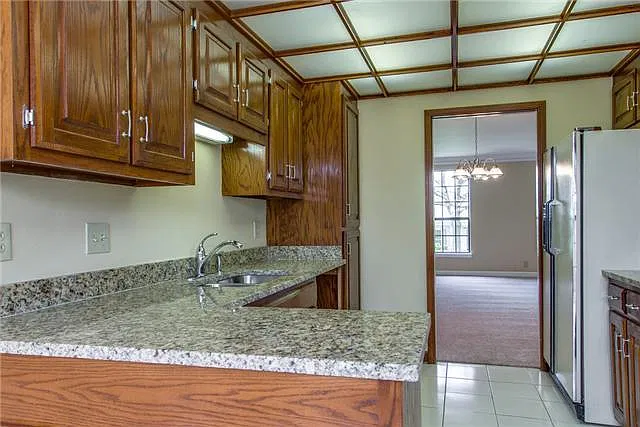 3 bed, 1806 sqft, $1,975 — Photo 3