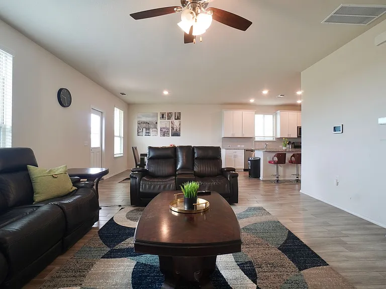 11112 Mestengo Dr — Photo 6