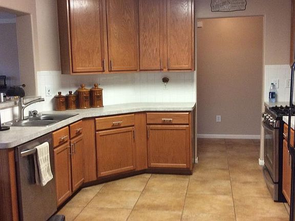 5th image of 2526 Comal Dr