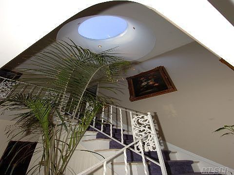 2nd image of 4 Bradish Ln