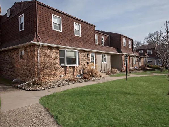 2593 Stratford Dr, Saint Joseph, MI 49085