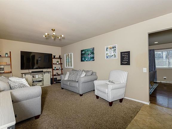 2nd image of 395 Crestbury Dr