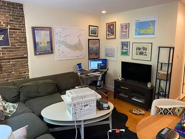 2 bed, 700 sqft, $3,700 — Photo 2