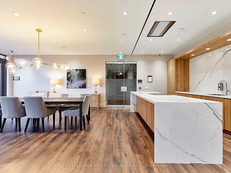 21 Park St E #1803 — Photo 31