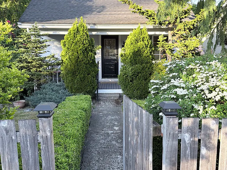 7962 Maple Ave SE — Photo 2