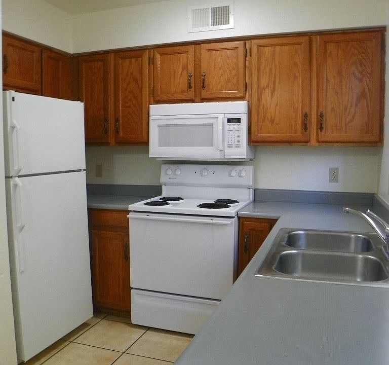 1st image of 832 N Revere Unit 102